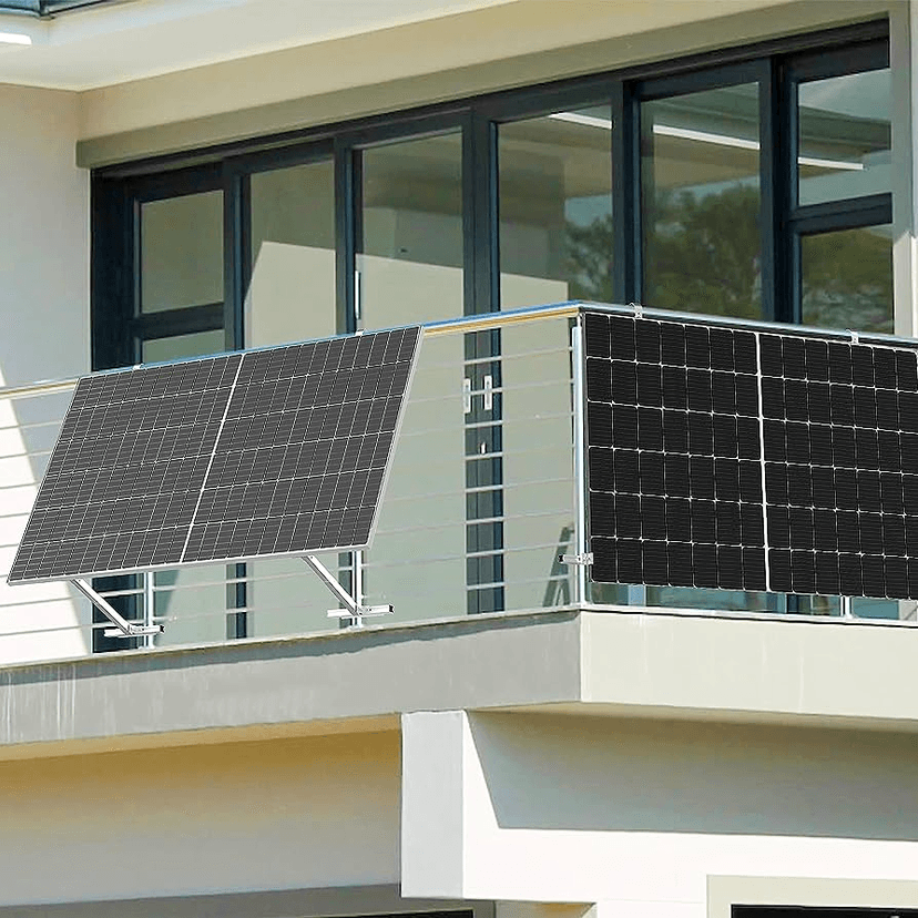 Balkon mit PV-Anlage